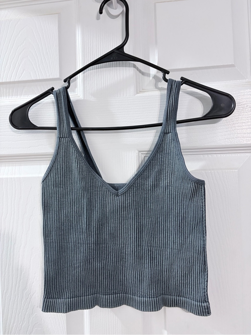 Bella Seamless Gray Ribbed V-Neck Crop Tank Top M